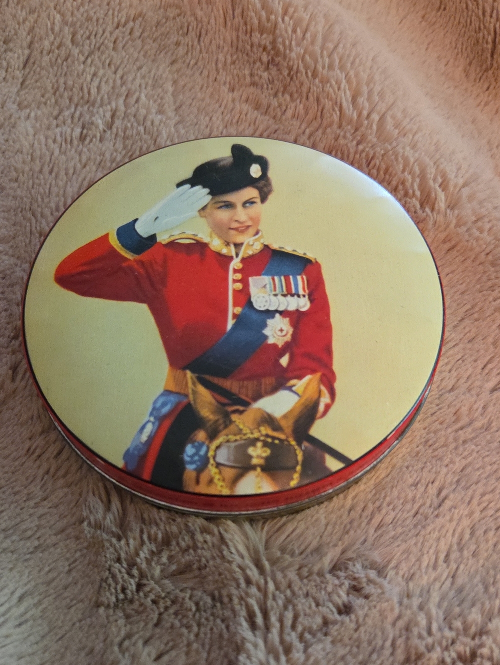 Vintage 1953 Queen Elizabeth II Coronation Souvenir Tin